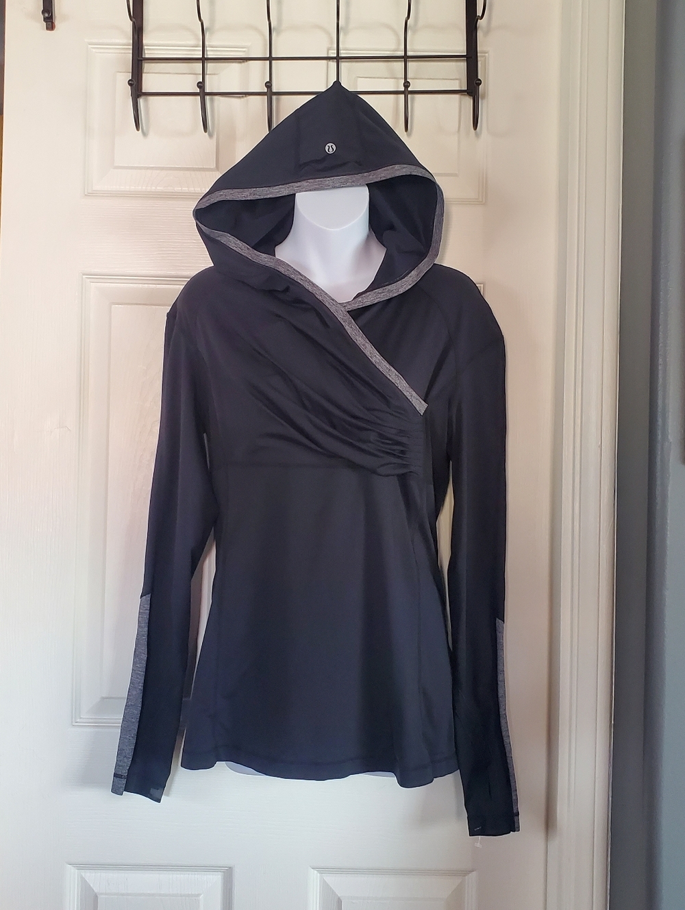 Lululemon Run For Your Life Hoodie Black Pullover Thumbhole Athleisure Ponytail